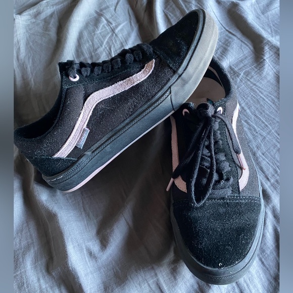 Size 8.5 Vans - Picture 1 of 3